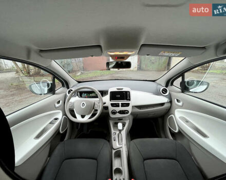 Белый Рено Зое, объемом двигателя 0 л и пробегом 115 тыс. км за 5950 $, фото 14 на Automoto.ua