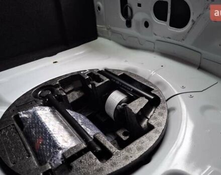 Белый Рено Зое, объемом двигателя 0 л и пробегом 61 тыс. км за 6600 $, фото 29 на Automoto.ua