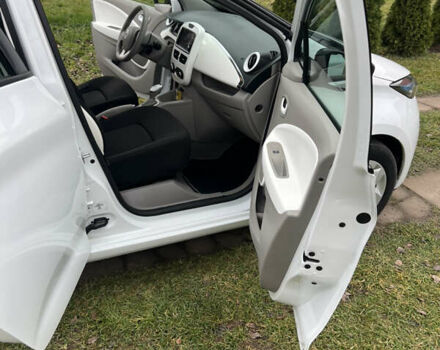 Белый Рено Зое, объемом двигателя 0 л и пробегом 116 тыс. км за 6900 $, фото 10 на Automoto.ua