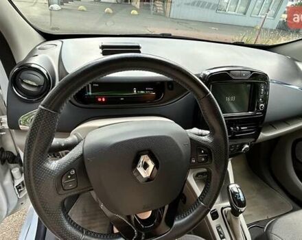Белый Рено Зое, объемом двигателя 0 л и пробегом 94 тыс. км за 7500 $, фото 13 на Automoto.ua