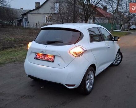 Белый Рено Зое, объемом двигателя 0 л и пробегом 61 тыс. км за 6600 $, фото 2 на Automoto.ua