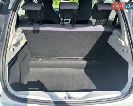 Білий Рено Зое, об'ємом двигуна 0 л та пробігом 84 тис. км за 7700 $, фото 8 на Automoto.ua
