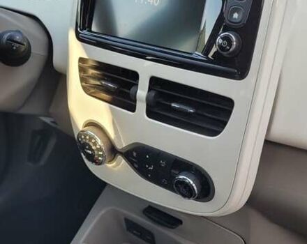 Белый Рено Зое, объемом двигателя 0 л и пробегом 113 тыс. км за 7200 $, фото 18 на Automoto.ua