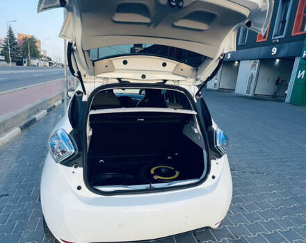 Белый Рено Зое, объемом двигателя 0 л и пробегом 70 тыс. км за 7500 $, фото 7 на Automoto.ua