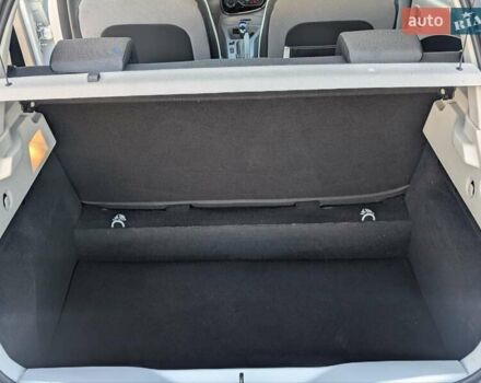 Белый Рено Зое, объемом двигателя 0 л и пробегом 51 тыс. км за 6995 $, фото 50 на Automoto.ua