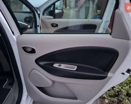 Белый Рено Зое, объемом двигателя 0 л и пробегом 61 тыс. км за 6600 $, фото 16 на Automoto.ua