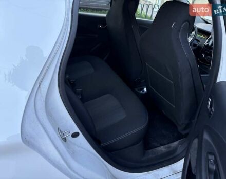 Белый Рено Зое, объемом двигателя 0 л и пробегом 56 тыс. км за 9900 $, фото 3 на Automoto.ua