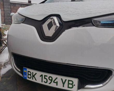 Белый Рено Зое, объемом двигателя 0 л и пробегом 96 тыс. км за 6850 $, фото 18 на Automoto.ua