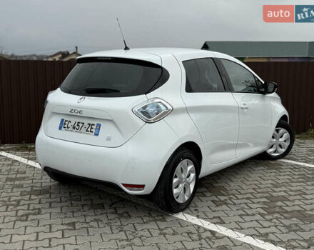 Белый Рено Зое, объемом двигателя 0 л и пробегом 125 тыс. км за 6700 $, фото 14 на Automoto.ua