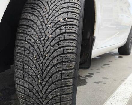 Белый Рено Зое, объемом двигателя 0 л и пробегом 79 тыс. км за 7100 $, фото 10 на Automoto.ua