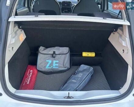 Білий Рено Зое, об'ємом двигуна 0 л та пробігом 105 тис. км за 7100 $, фото 16 на Automoto.ua