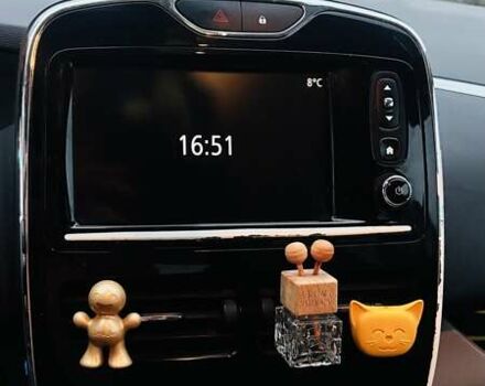 Белый Рено Зое, объемом двигателя 0 л и пробегом 147 тыс. км за 7000 $, фото 18 на Automoto.ua