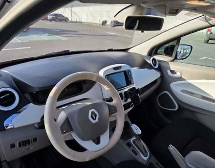 Білий Рено Зое, об'ємом двигуна 0 л та пробігом 192 тис. км за 5700 $, фото 7 на Automoto.ua