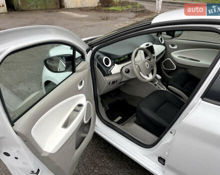 Белый Рено Зое, объемом двигателя 0 л и пробегом 115 тыс. км за 5950 $, фото 10 на Automoto.ua
