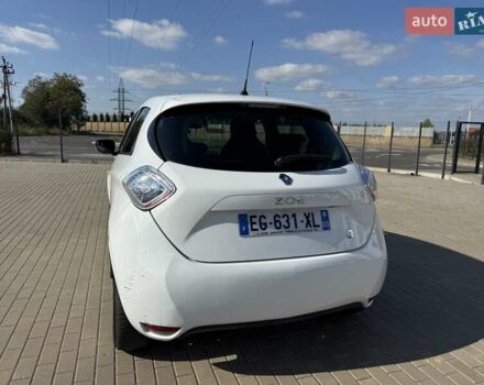 Белый Рено Зое, объемом двигателя 0 л и пробегом 147 тыс. км за 5900 $, фото 5 на Automoto.ua