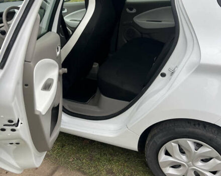 Белый Рено Зое, объемом двигателя 0 л и пробегом 116 тыс. км за 6900 $, фото 7 на Automoto.ua