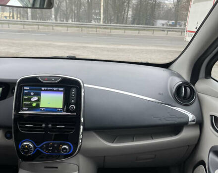 Белый Рено Зое, объемом двигателя 0 л и пробегом 115 тыс. км за 7100 $, фото 12 на Automoto.ua