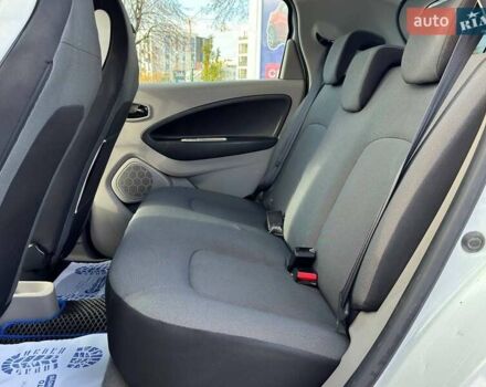 Белый Рено Зое, объемом двигателя 0 л и пробегом 89 тыс. км за 8500 $, фото 13 на Automoto.ua