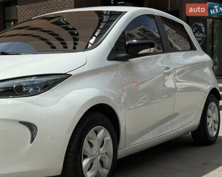 Белый Рено Зое, объемом двигателя 0 л и пробегом 50 тыс. км за 7650 $, фото 10 на Automoto.ua