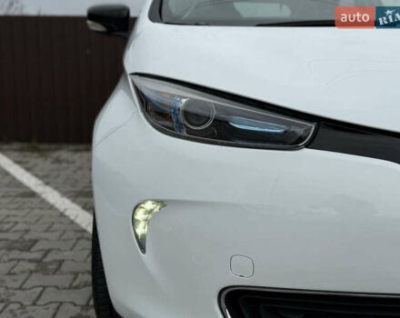 Белый Рено Зое, объемом двигателя 0 л и пробегом 125 тыс. км за 6700 $, фото 9 на Automoto.ua