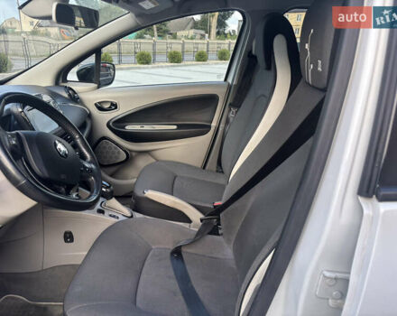 Білий Рено Зое, об'ємом двигуна 0 л та пробігом 118 тис. км за 6900 $, фото 11 на Automoto.ua