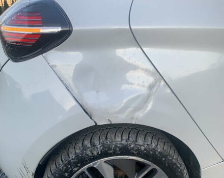 Белый Рено Зое, объемом двигателя 0 л и пробегом 85 тыс. км за 5950 $, фото 7 на Automoto.ua