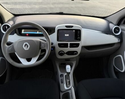 Белый Рено Зое, объемом двигателя 0 л и пробегом 86 тыс. км за 7200 $, фото 4 на Automoto.ua