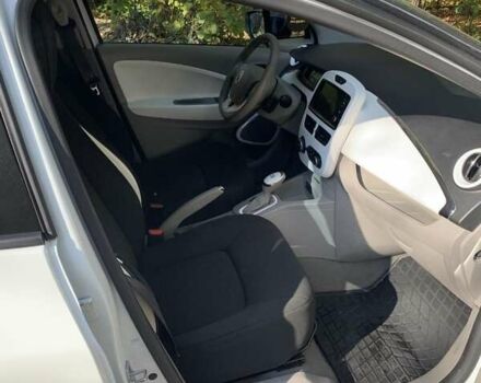Белый Рено Зое, объемом двигателя 0 л и пробегом 92 тыс. км за 6400 $, фото 3 на Automoto.ua