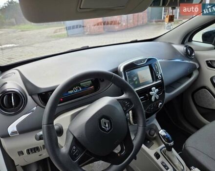 Белый Рено Зое, объемом двигателя 0 л и пробегом 147 тыс. км за 5900 $, фото 19 на Automoto.ua