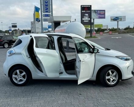 Белый Рено Зое, объемом двигателя 0 л и пробегом 164 тыс. км за 5999 $, фото 7 на Automoto.ua
