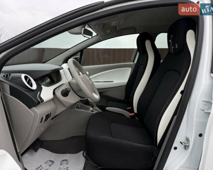 Белый Рено Зое, объемом двигателя 0 л и пробегом 125 тыс. км за 6700 $, фото 30 на Automoto.ua