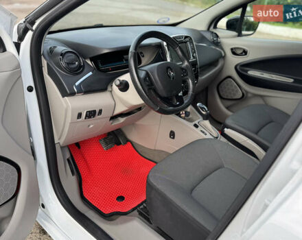 Белый Рено Зое, объемом двигателя 0 л и пробегом 75 тыс. км за 6500 $, фото 9 на Automoto.ua