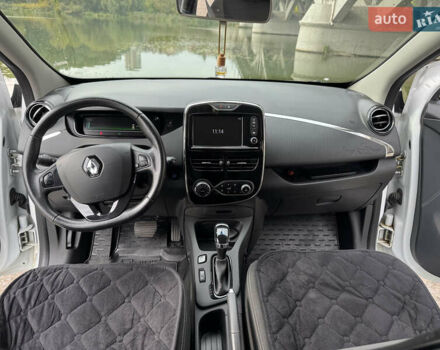 Білий Рено Зое, об'ємом двигуна 0 л та пробігом 98 тис. км за 9500 $, фото 9 на Automoto.ua