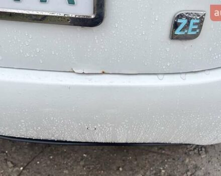 Белый Рено Зое, объемом двигателя 0 л и пробегом 147 тыс. км за 7000 $, фото 19 на Automoto.ua