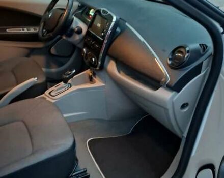 Белый Рено Зое, объемом двигателя 0 л и пробегом 61 тыс. км за 6600 $, фото 20 на Automoto.ua