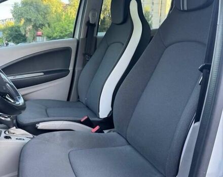 Білий Рено Зое, об'ємом двигуна 0 л та пробігом 100 тис. км за 7800 $, фото 23 на Automoto.ua