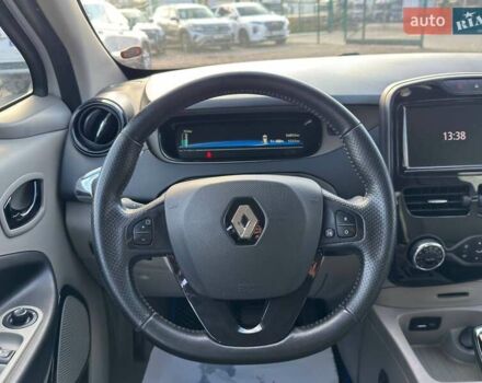 Белый Рено Зое, объемом двигателя 0 л и пробегом 89 тыс. км за 8500 $, фото 14 на Automoto.ua