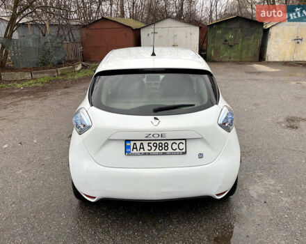 Белый Рено Зое, объемом двигателя 0 л и пробегом 115 тыс. км за 5950 $, фото 4 на Automoto.ua