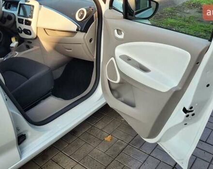 Белый Рено Зое, объемом двигателя 0 л и пробегом 113 тыс. км за 7200 $, фото 17 на Automoto.ua