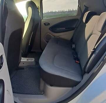 Белый Рено Зое, объемом двигателя 0 л и пробегом 163 тыс. км за 7950 $, фото 13 на Automoto.ua