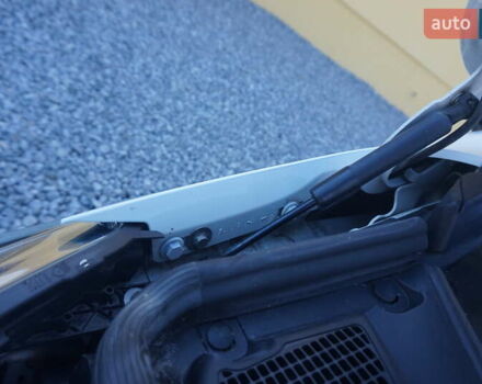 Белый Рено Зое, объемом двигателя 0 л и пробегом 93 тыс. км за 7200 $, фото 54 на Automoto.ua