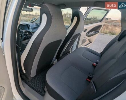 Белый Рено Зое, объемом двигателя 0 л и пробегом 51 тыс. км за 6995 $, фото 43 на Automoto.ua