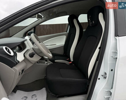 Белый Рено Зое, объемом двигателя 0 л и пробегом 125 тыс. км за 6700 $, фото 31 на Automoto.ua