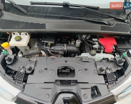 Білий Рено Зое, об'ємом двигуна 0 л та пробігом 130 тис. км за 6100 $, фото 16 на Automoto.ua