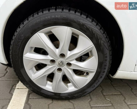 Білий Рено Зое, об'ємом двигуна 0 л та пробігом 80 тис. км за 5800 $, фото 19 на Automoto.ua