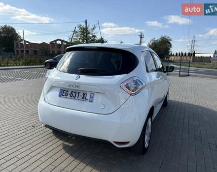 Белый Рено Зое, объемом двигателя 0 л и пробегом 147 тыс. км за 5900 $, фото 13 на Automoto.ua