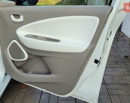 Белый Рено Зое, объемом двигателя 0 л и пробегом 113 тыс. км за 7200 $, фото 16 на Automoto.ua