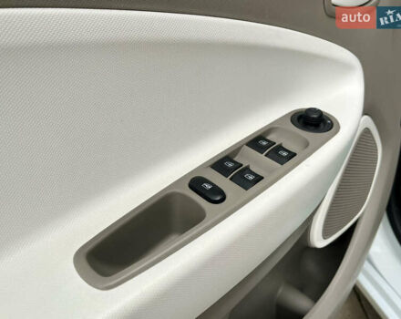 Білий Рено Зое, об'ємом двигуна 0 л та пробігом 108 тис. км за 6499 $, фото 20 на Automoto.ua