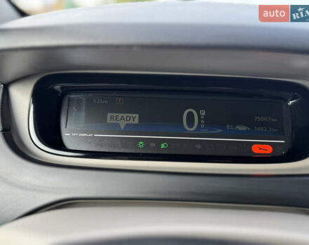 Белый Рено Зое, объемом двигателя 0 л и пробегом 75 тыс. км за 6400 $, фото 11 на Automoto.ua