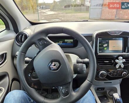 Белый Рено Зое, объемом двигателя 0 л и пробегом 147 тыс. км за 5900 $, фото 16 на Automoto.ua